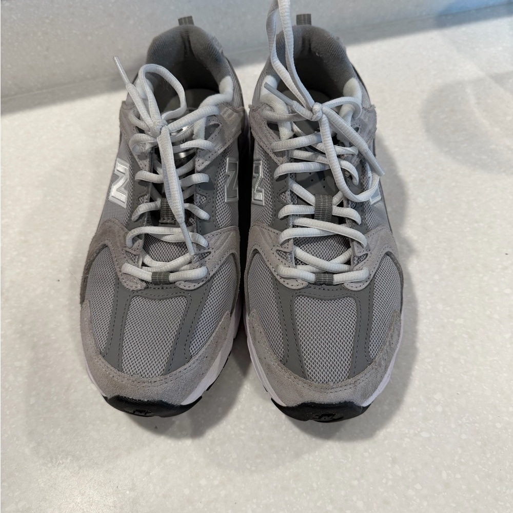 New Balance 530 Gray and White Running Shoes - Picture 2 of 6